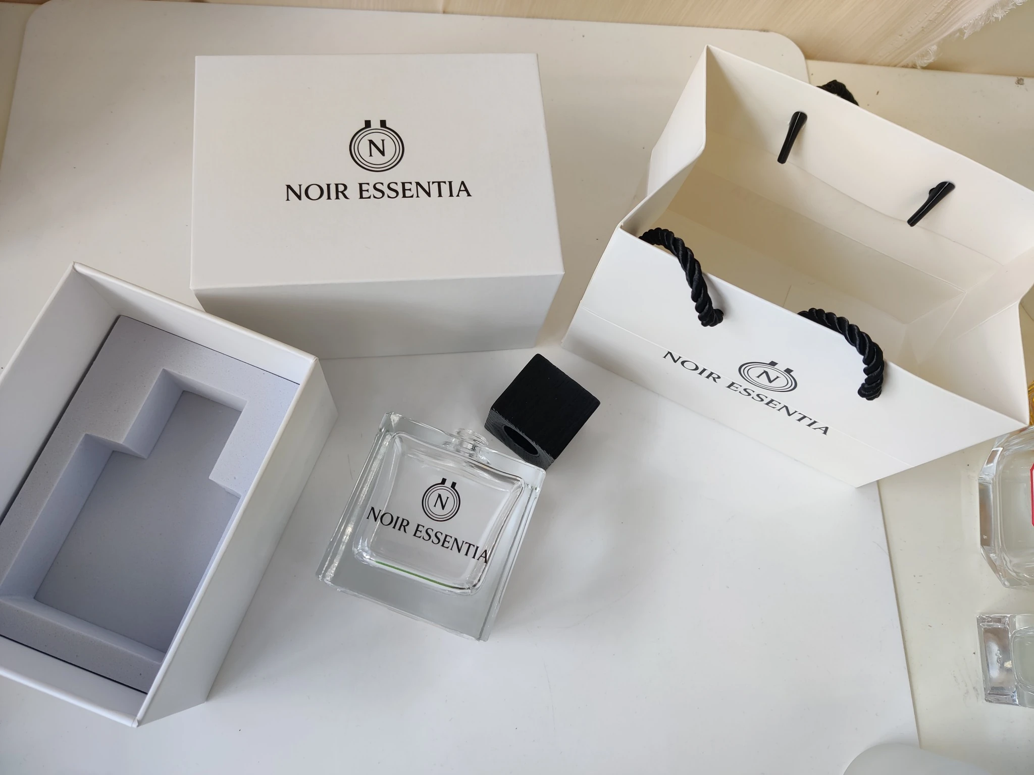 Real fragrance packaging set with box, insert, bottle and paper bag